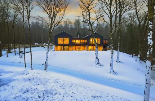 Stowe Hollow House | Stowe Hollow - Mountain Views, Fire Pit & BBQ