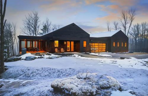 Stowe Hollow House | Stowe Hollow - Mountain Views, Fire Pit & BBQ