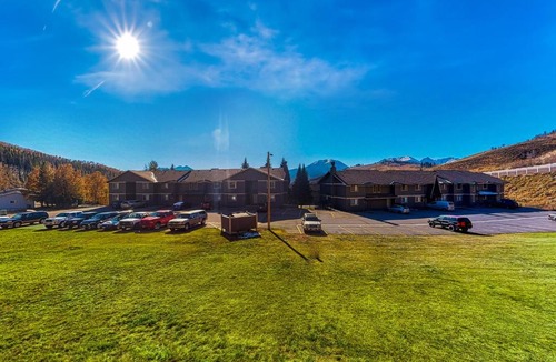 Dillon Apartment | Straight Creek Sanctuary