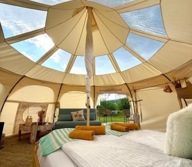 Steckborn Hostel | Strandbad Steckborn mit Herberge, Camping & Glamping