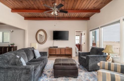 Oceano House | Stranded at the Beach