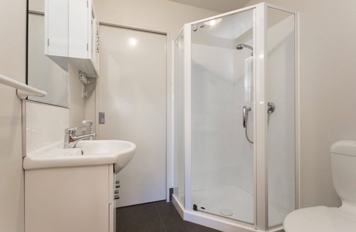 Rewa Apartment | Strandon Loft - Serene Beachside Retreat