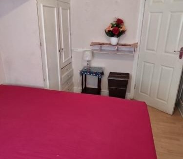 Luton Apartment | Strangers Way