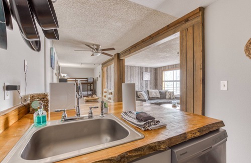 Government Camp Condo | Strategically located Condo close to slopes w/ heated outdoor pool