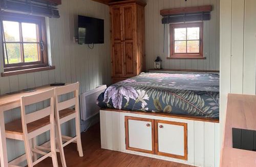 Snitterfield Cabin | Stratford Bespoke Shepherd Hut