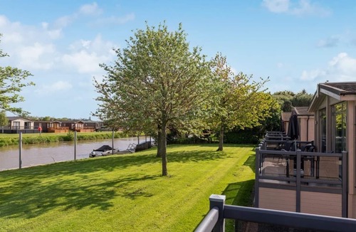 Tiddington House | Stratford Caravan Pet friendly