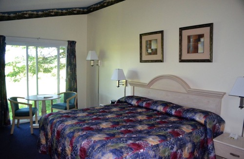 Stratford Hotel | Stratford Suburban Motel