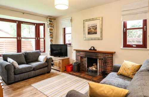 Aviemore Cottage | STRATHISLA, pet friendly, with open fire in Aviemore