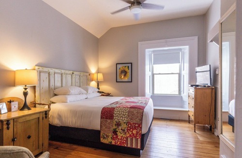 Ottawa Division Hotel | Strathmere Country Retreat