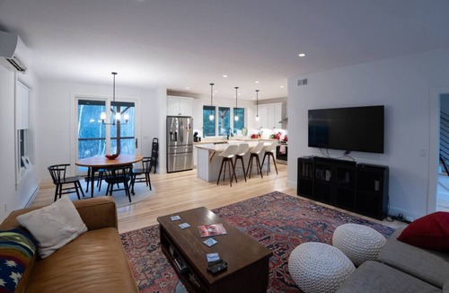 Stratton Mountain House | Stratton; 4 min. Luxury-Hot Tub-Shuttle-EV-Kings