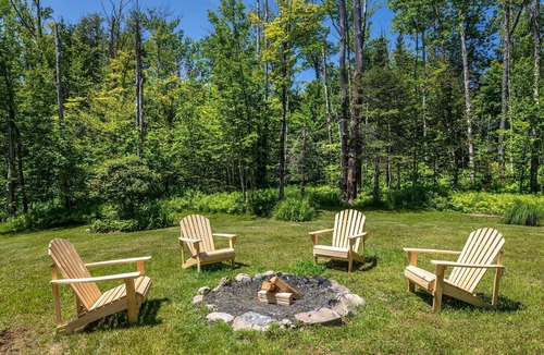 Stratton and Bromley Ski Areas Ski Chalet | Stratton Chalet w/Golf Simulator and Hot Tub