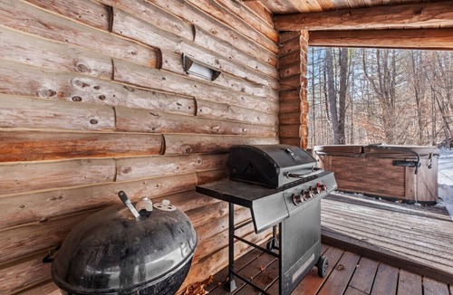 Jamaica Cabin | Stratton Log Lodge: Hot Tub + Privacy | Sleeps 13