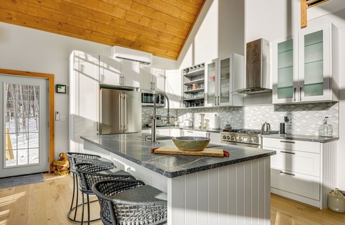 Stratton Mountain Cottage | Stratton Mtn Ski Chalet w/Giant Views in Winhall