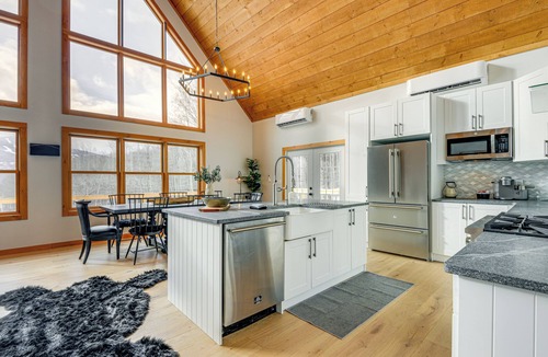 Stratton Mountain Cottage | Stratton Mtn Ski Chalet w/Giant Views in Winhall