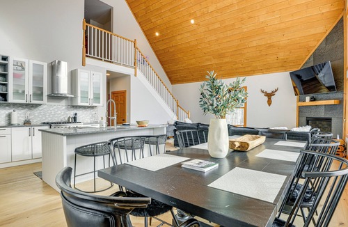 Stratton Mountain Cottage | Stratton Mtn Ski Chalet w/Giant Views in Winhall