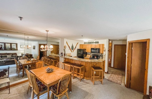 Stratton Mountain Condo | *Stratton's Best Kept Secret* Ski On/Off * Unit E