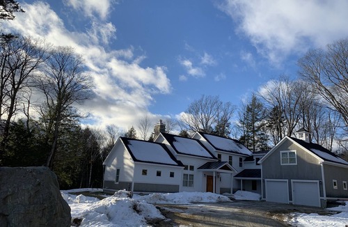 Stratton Mountain House | Stratton Ski Inn - Shuttle to ski - Golf course - Hot tub