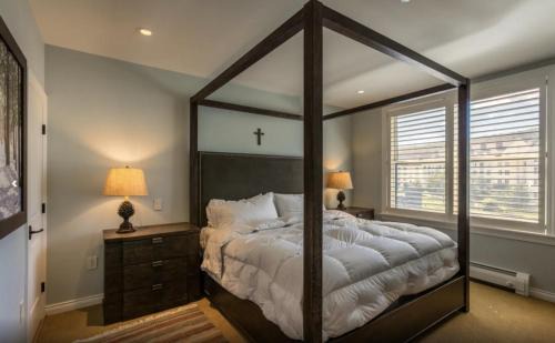 Stratton Mountain House | Stratton Summit Level Rising Bear