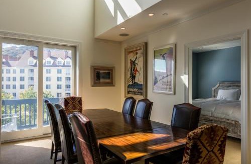 Stratton Mountain House | Stratton Summit Level Rising Bear