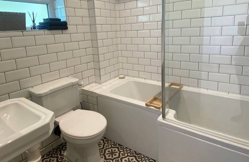 Findon Apartment | Straw Bear For up to 2 Persons