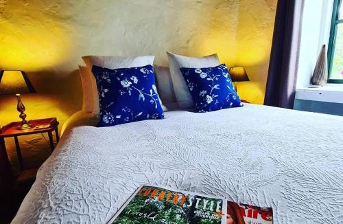 Dalveen Bed & Breakfast | Straw House Farm - STANTHORPE