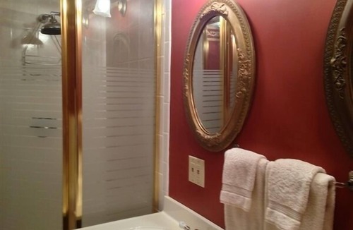 Muscatine Bed & Breakfast | Strawberry Farm Bed & Breakfast