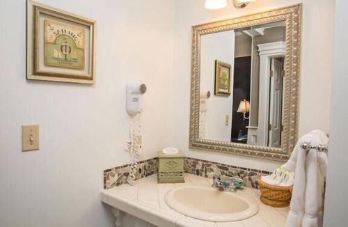 Glen Cove Hotel | Strawberry Hill Seaside Inn