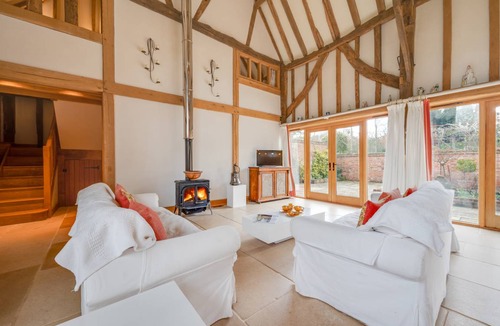Ewhurst Green Cottage | Strawberry Hole Barn