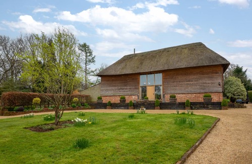 Ewhurst Green Cottage | Strawberry Hole Barn