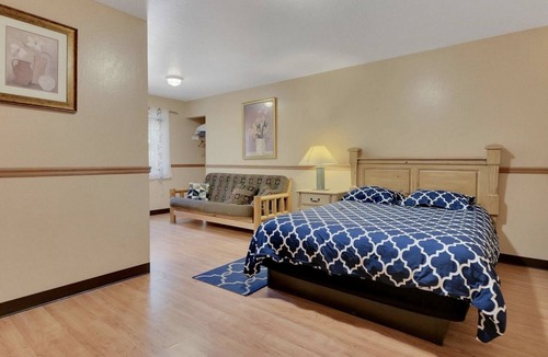 Strawberry Hotel | Strawberry Inn