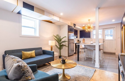 Francois-Perrault Apartment | Strawberry Stays! Secret to sweet dreams!