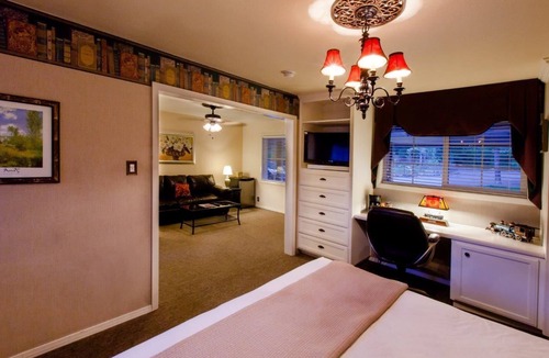 Mount Shasta Hotel | Strawberry Valley Inn