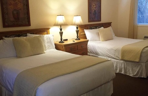 Mount Shasta Hotel | Strawberry Valley Inn