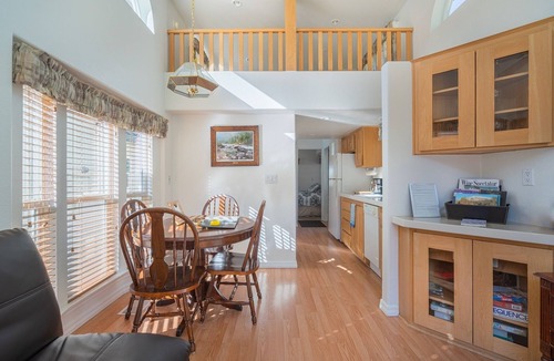 Big Bar Cottage | Strawhouse Resorts on the Beautiful Trinity River