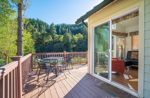 Big Bar Cottage | Strawhouse Resorts on the Beautiful Trinity River