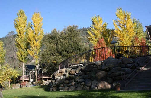 Big Bar Cottage | Strawhouse Resorts on the Beautiful Trinity River