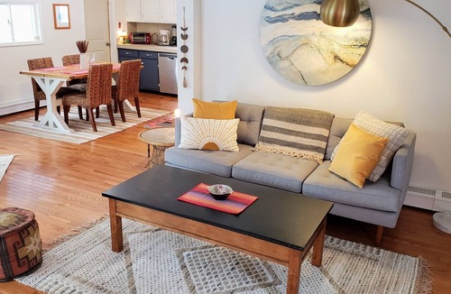 Chichester Cottage | Stream Come True! Ski, hike, spa, flow, relax.