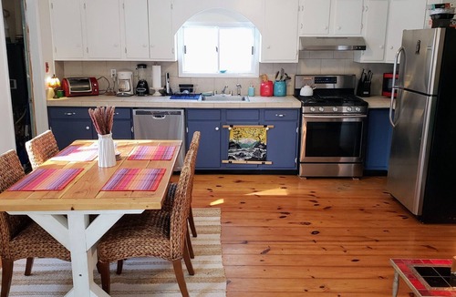 Chichester Cottage | Stream Come True! Ski, hike, spa, flow, relax.