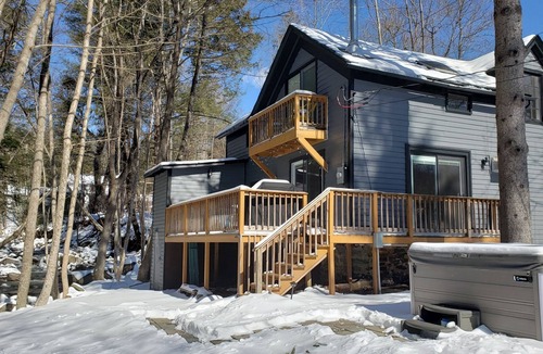 Chichester Cottage | Stream Come True! Ski, hike, spa, flow, relax.