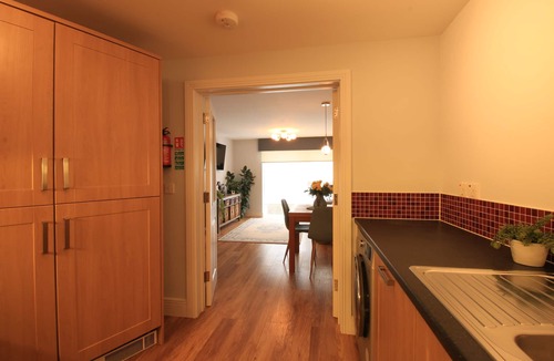 Yeovil Apartment | Stream view Apartment - Town centre with Parking