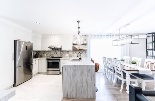 Drummondville Apartment | Streamlined apartment with 2 free parking spaces.