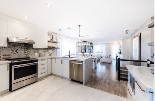 Drummondville Apartment | Streamlined apartment with 2 free parking spaces.