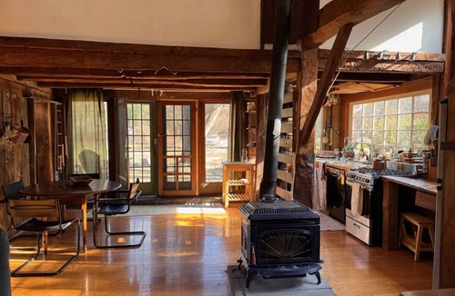 Newtown Cottage | Streamside Cottage @ Sticks & Stones Farm