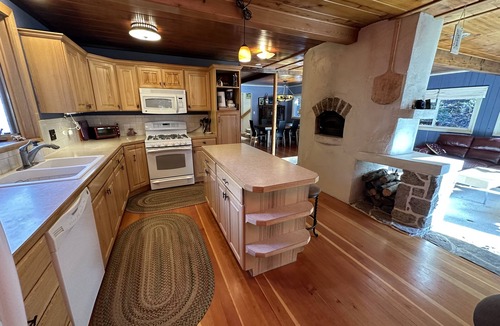 Idaho Springs Ski Chalet | Streamside dream with hot tub
