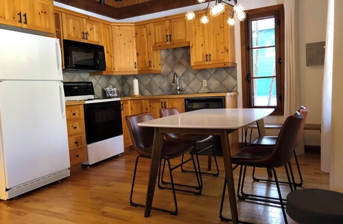 Val Morin Cottage | Streamside - PTDN km 39 - Cedar Creek Cottage