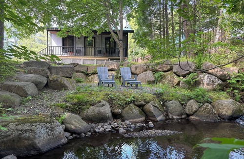 Val Morin Cottage | Streamside - PTDN km 39 - Cedar Creek Cottage