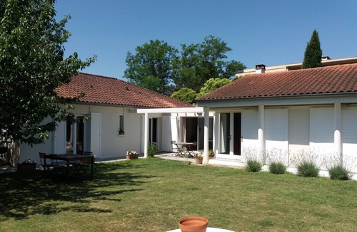 Pont des Demoiselles-Montaudran-La Terrasse House | Street level house not overlooked with private pool