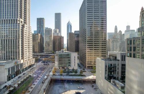 Streeterville Apartment | Streeterville 1br w indoor pool nr Navy Pier CHI-996