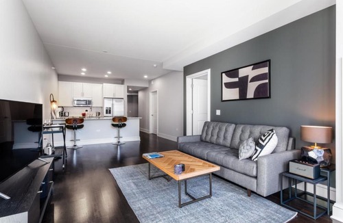 Streeterville Apartment | Streeterville 1BR w Lake Views Pool Deck Gym CHI-183