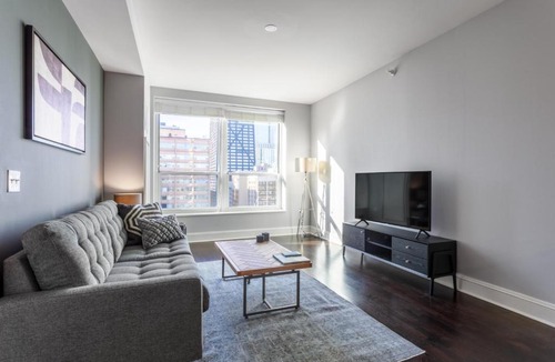 Streeterville Apartment | Streeterville 1BR w Lake Views Pool Deck Gym CHI-183